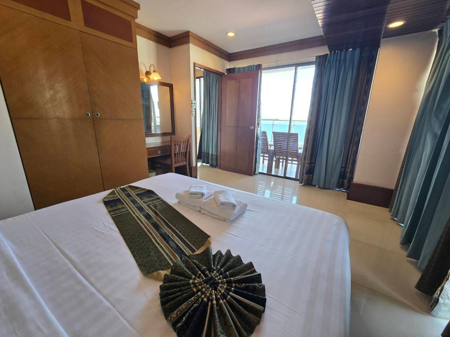 Mike Beach Resort Pattaya Ngoại thất bức ảnh