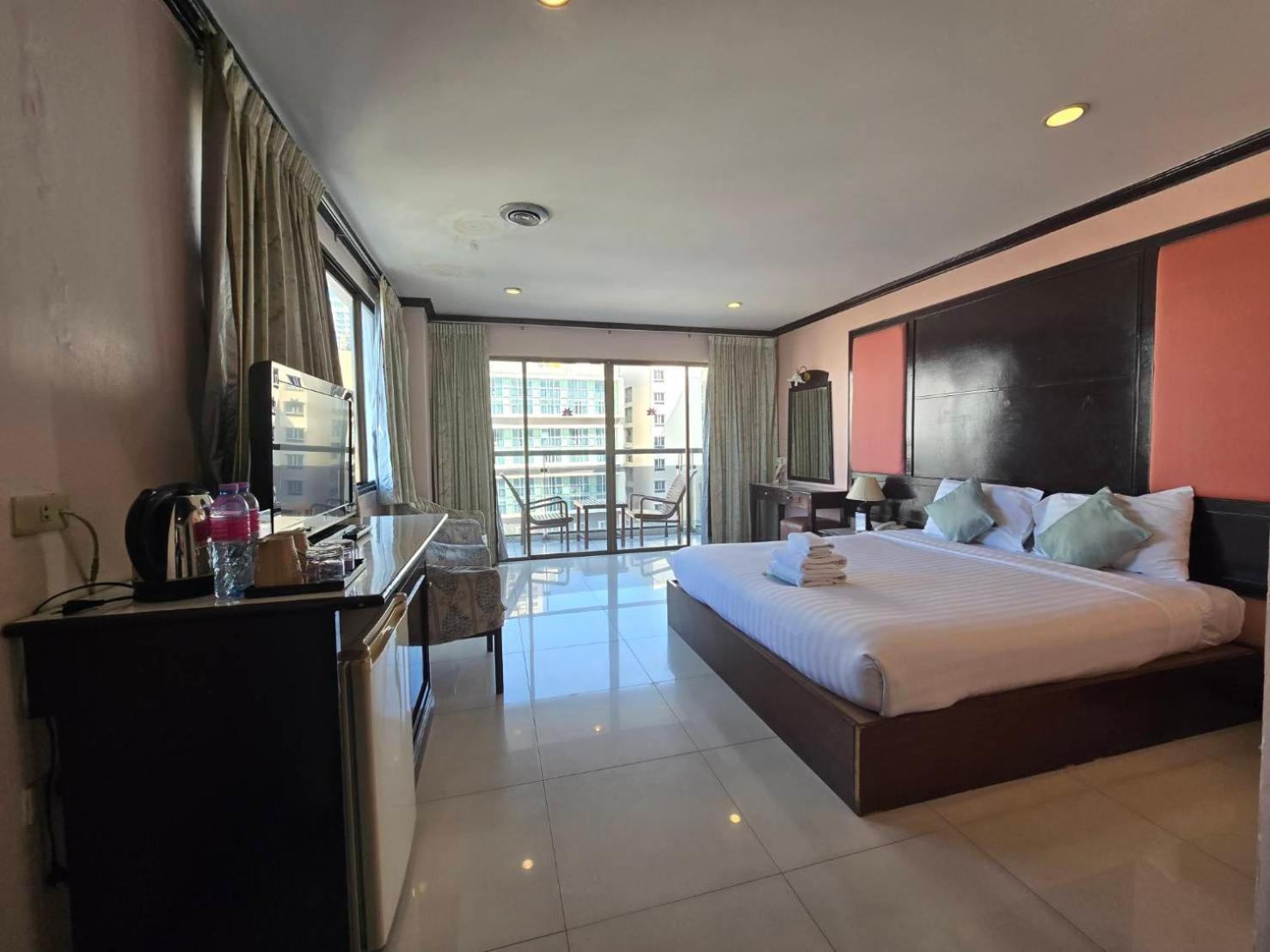 Mike Beach Resort Pattaya Ngoại thất bức ảnh