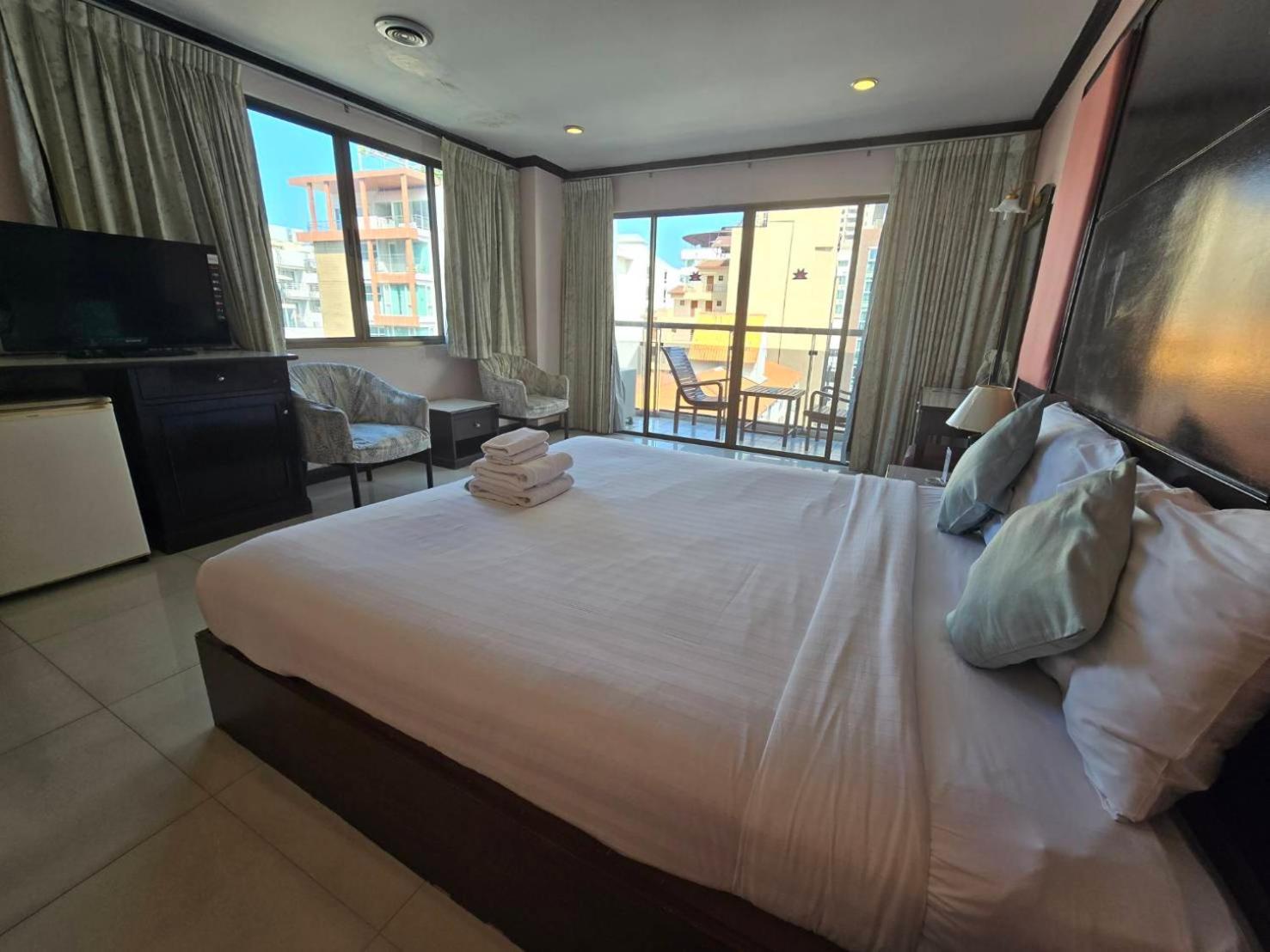 Mike Beach Resort Pattaya Ngoại thất bức ảnh