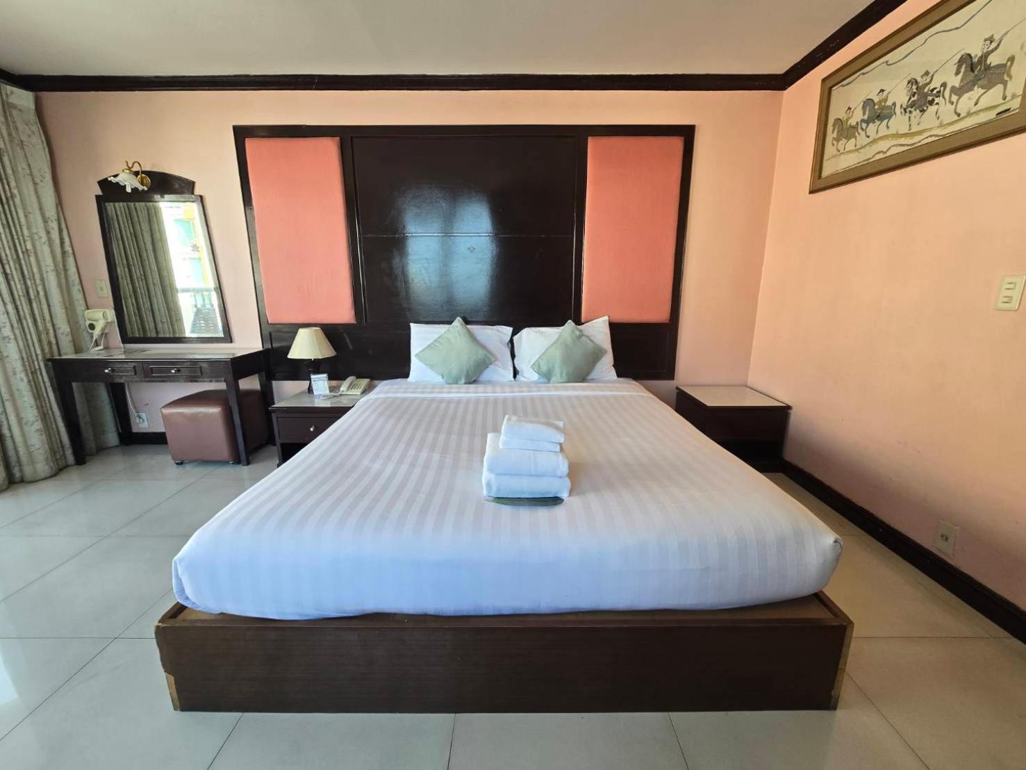 Mike Beach Resort Pattaya Ngoại thất bức ảnh