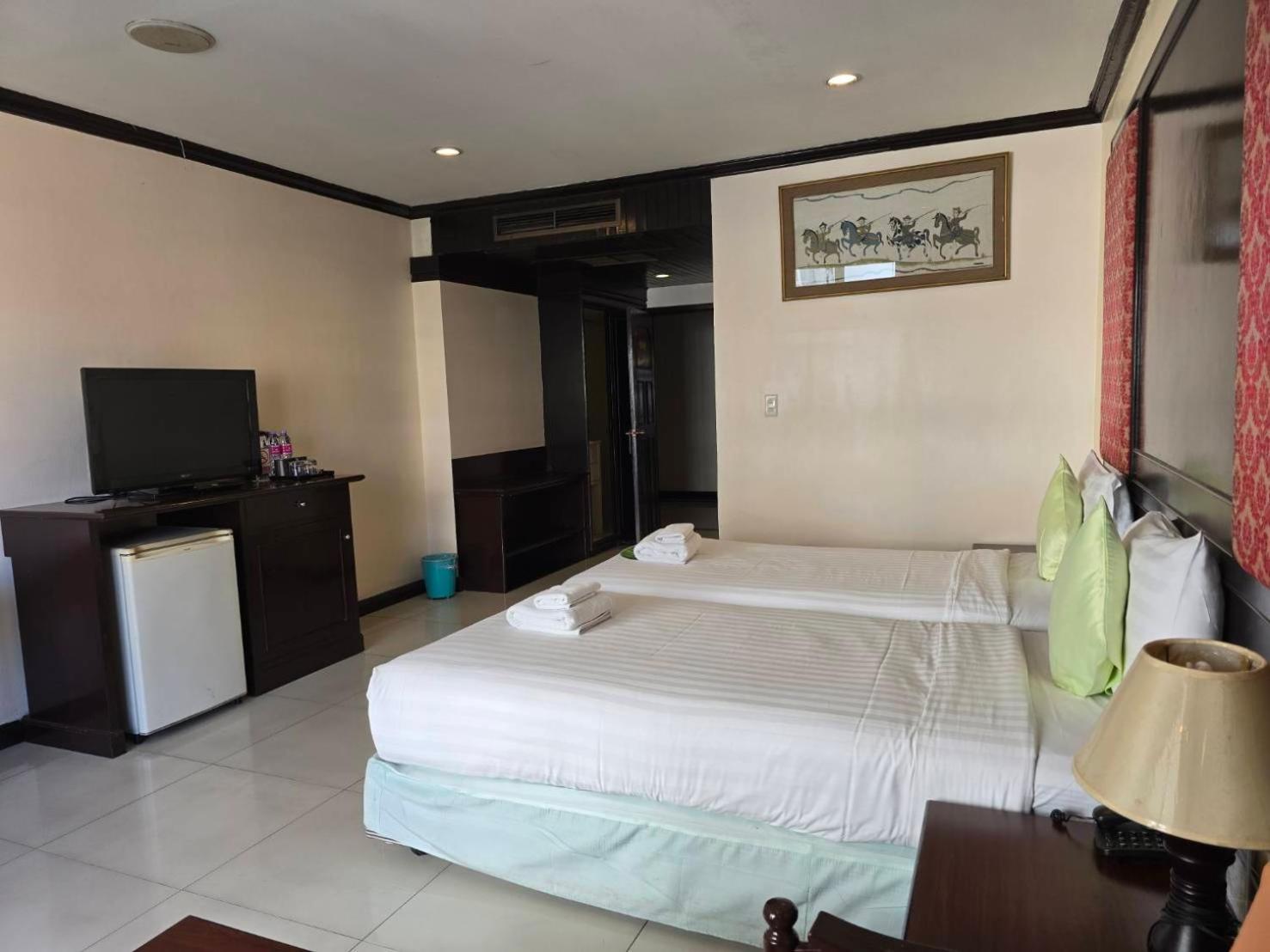 Mike Beach Resort Pattaya Ngoại thất bức ảnh