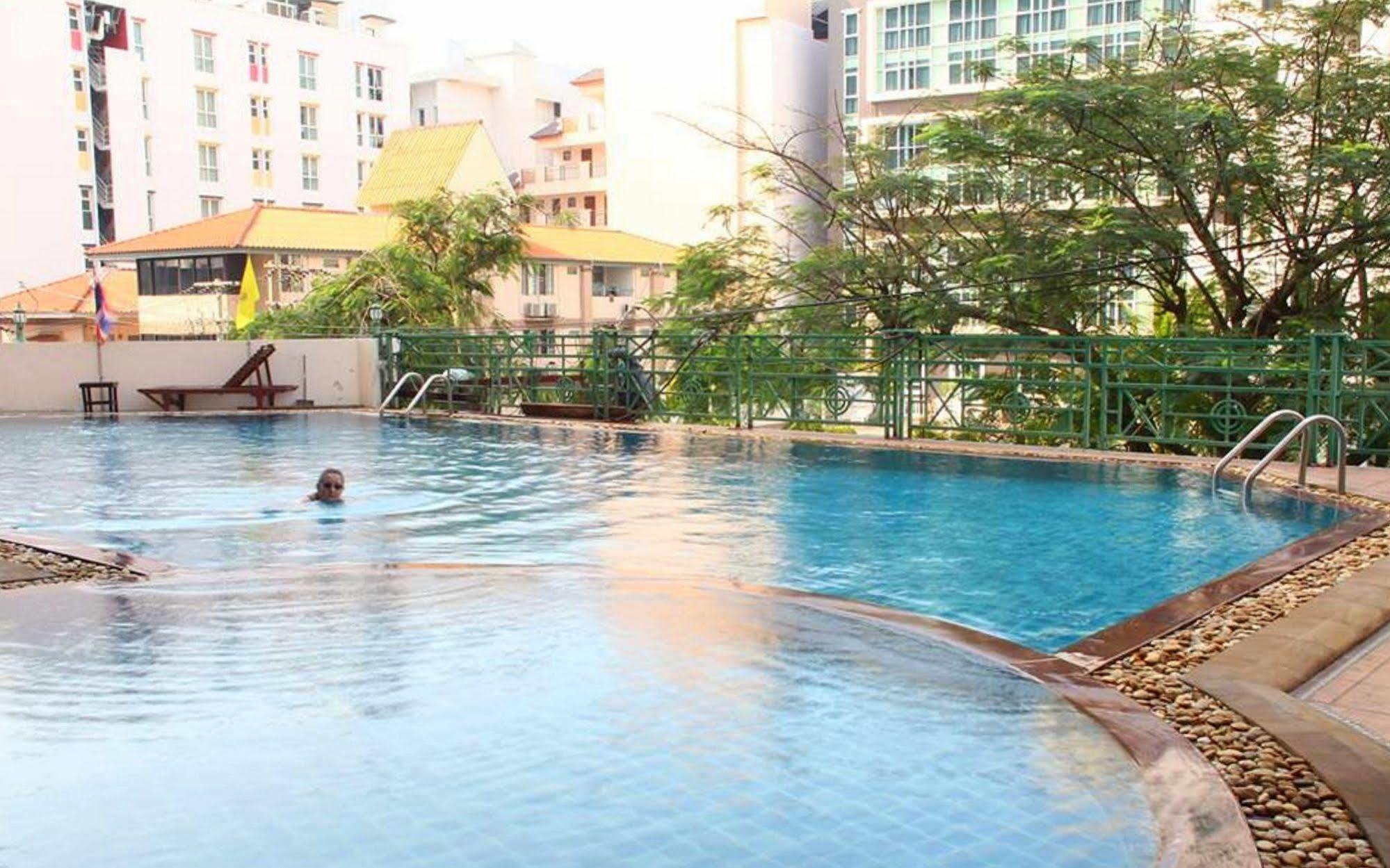 Mike Beach Resort Pattaya Ngoại thất bức ảnh